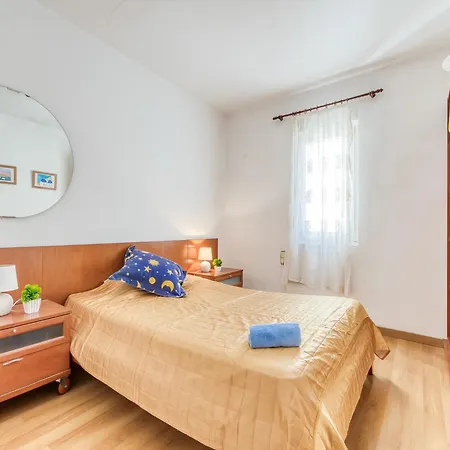 Apartment Paramon For 6 Pers
