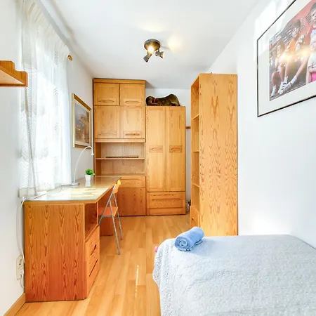 Paramon For 6 Pers Apartment Roses