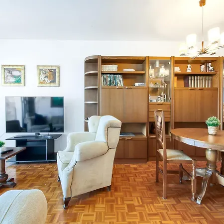 Paramon For 6 Pers Apartment Roses