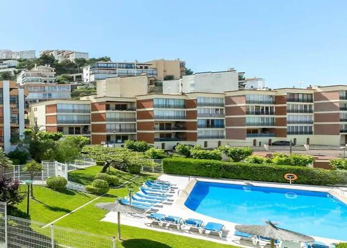In With Pool And Terrace * Roses